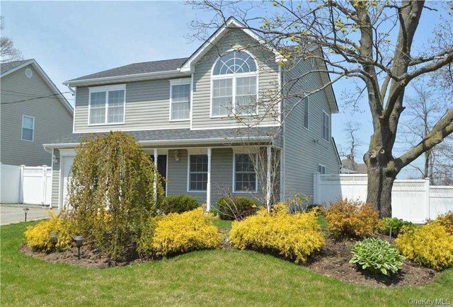 106 Roosevelt Avenue, Massapequa, NY 11758