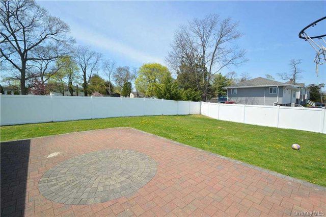 106 Roosevelt Avenue, Massapequa, NY 11758