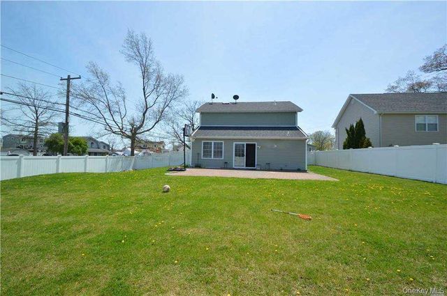 106 Roosevelt Avenue, Massapequa, NY 11758