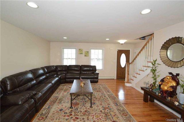 106 Roosevelt Avenue, Massapequa, NY 11758