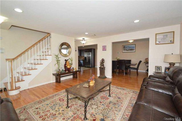 106 Roosevelt Avenue, Massapequa, NY 11758
