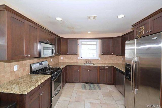 106 Roosevelt Avenue, Massapequa, NY 11758