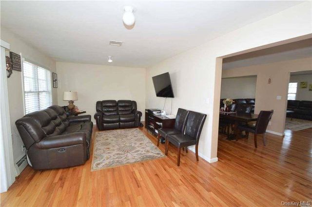 106 Roosevelt Avenue, Massapequa, NY 11758