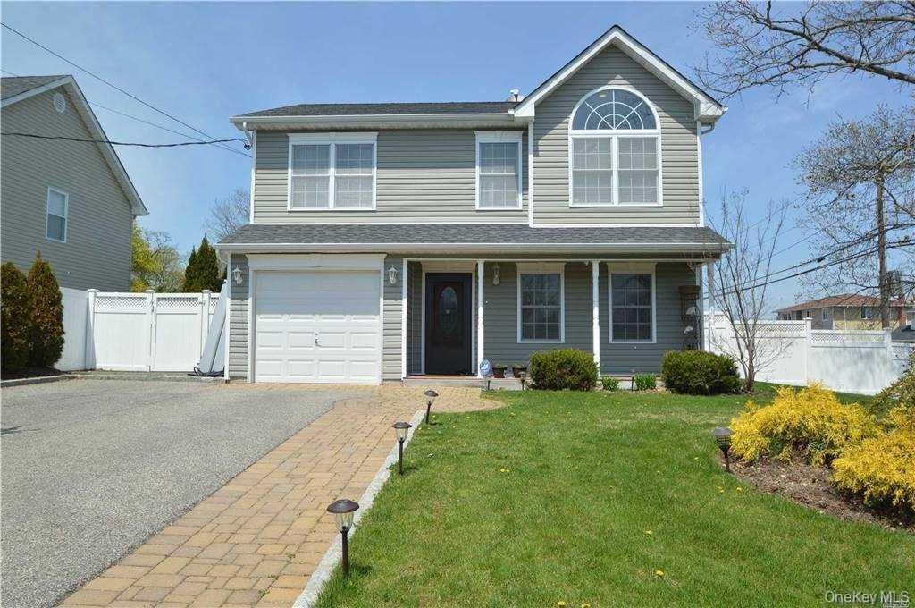 106 Roosevelt Avenue, Massapequa, NY 11758
