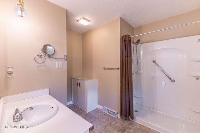100 Cusick Circle, Lenoir City, TN 37772