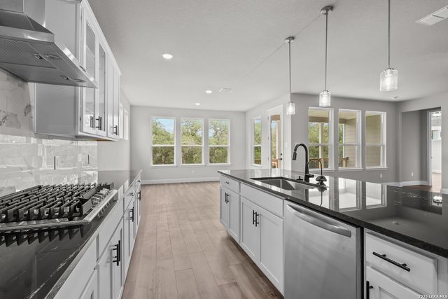 549 ENGLEWOOD LN, Castroville, TX 78009