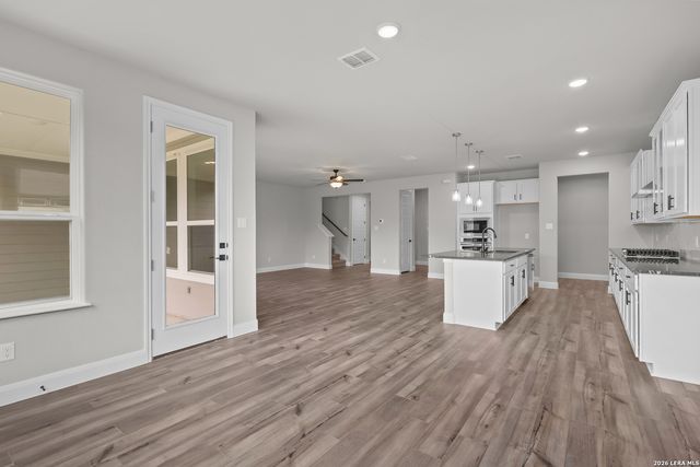 549 ENGLEWOOD LN, Castroville, TX 78009