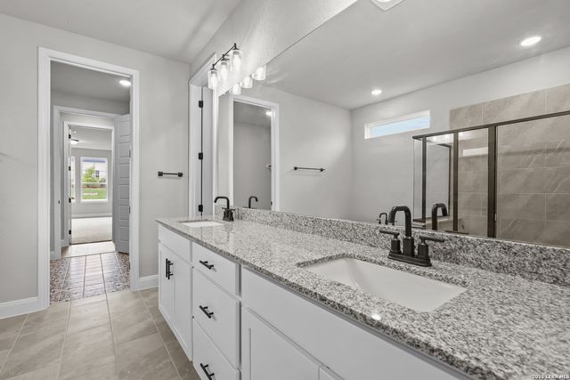 549 ENGLEWOOD LN, Castroville, TX 78009