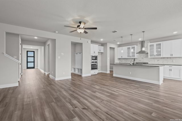549 ENGLEWOOD LN, Castroville, TX 78009