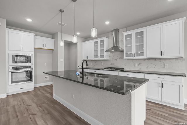 549 ENGLEWOOD LN, Castroville, TX 78009
