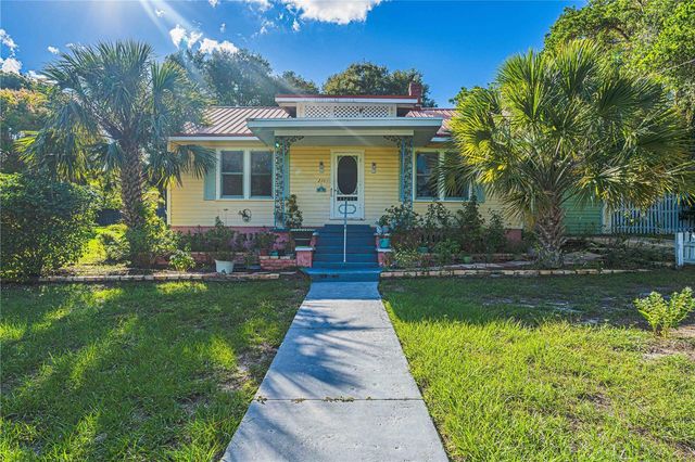 236 N SALISBURY AVENUE, Deland, FL 32720