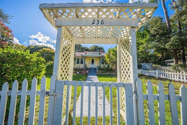 236 N SALISBURY AVENUE, Deland, FL 32720