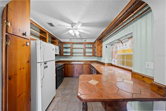 236 N SALISBURY AVENUE, Deland, FL 32720