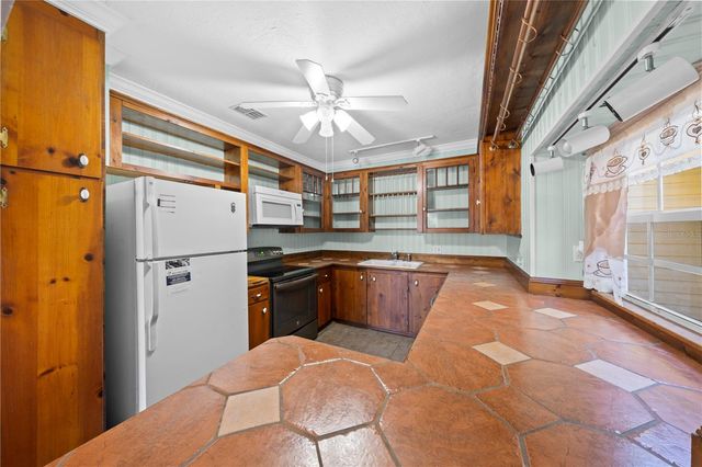 236 N SALISBURY AVENUE, Deland, FL 32720