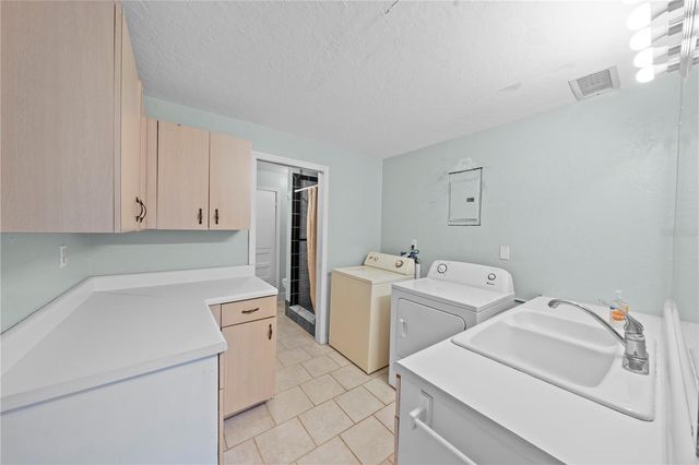 236 N SALISBURY AVENUE, Deland, FL 32720