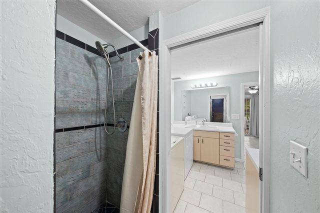 236 N SALISBURY AVENUE, Deland, FL 32720