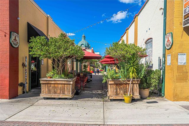 236 N SALISBURY AVENUE, Deland, FL 32720