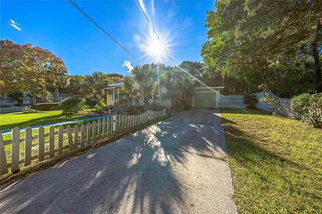 236 N SALISBURY AVENUE, Deland, FL 32720