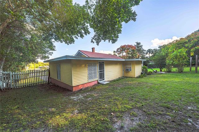 236 N SALISBURY AVENUE, Deland, FL 32720