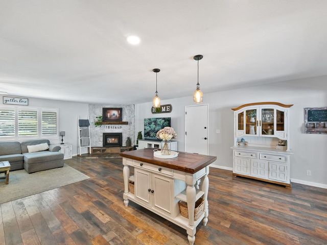 593 Short Rd, Diamond Springs, CA 95619