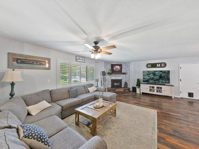 593 Short Rd, Diamond Springs, CA 95619