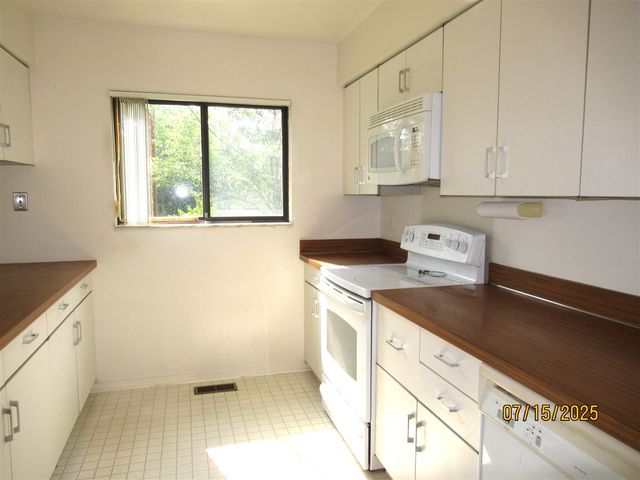 1 Westbury Court, Ann Arbor, MI 48105