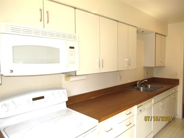 1 Westbury Court, Ann Arbor, MI 48105