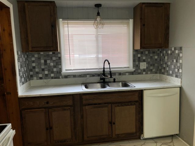 20503 Centralia, Redford, MI 48240