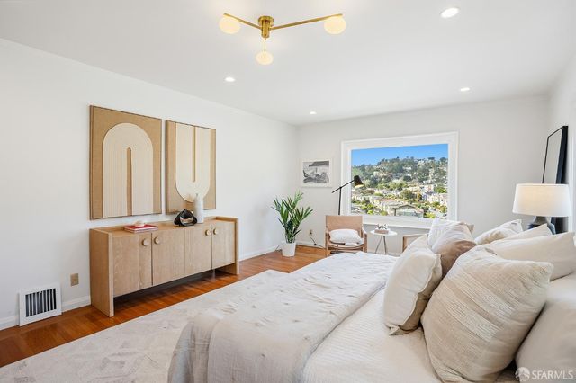 1135 Portola Drive, San Francisco, CA 94127