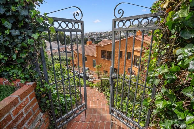 1135 Portola Drive, San Francisco, CA 94127