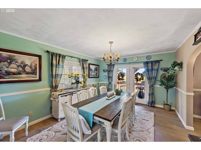 527 W 4TH St, Coquille, OR 97423