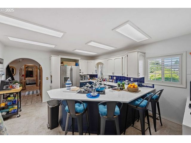 527 W 4TH St, Coquille, OR 97423