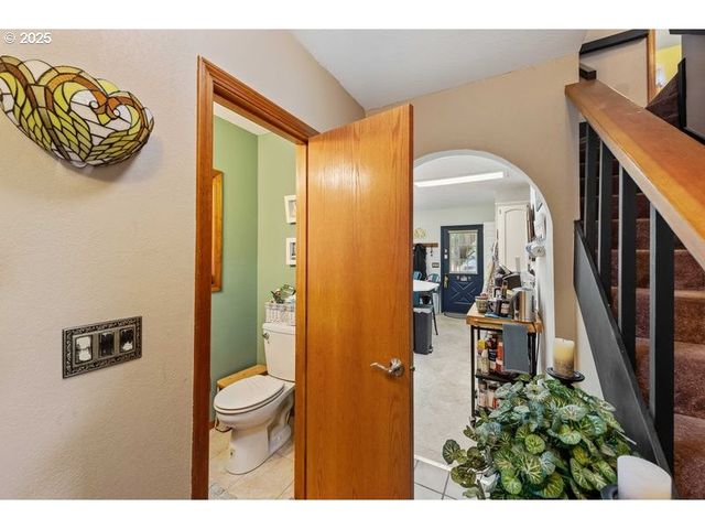 527 W 4TH St, Coquille, OR 97423