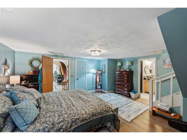 527 W 4TH St, Coquille, OR 97423