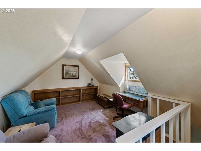 527 W 4TH St, Coquille, OR 97423