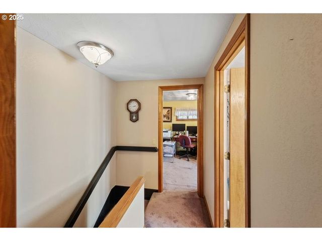 527 W 4TH St, Coquille, OR 97423