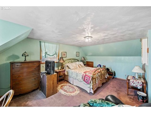 527 W 4TH St, Coquille, OR 97423