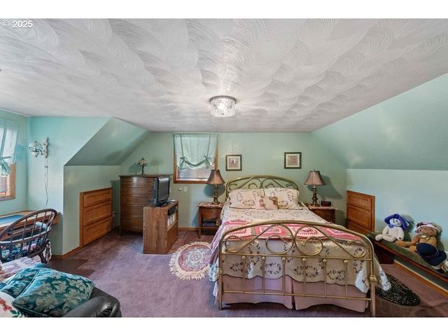 527 W 4TH St, Coquille, OR 97423