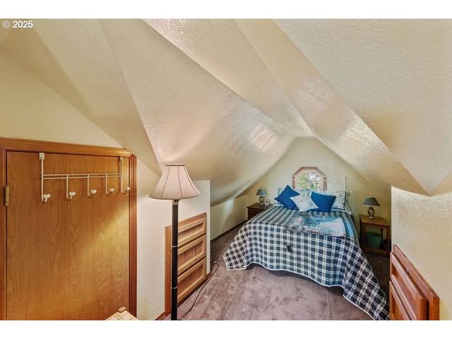 527 W 4TH St, Coquille, OR 97423