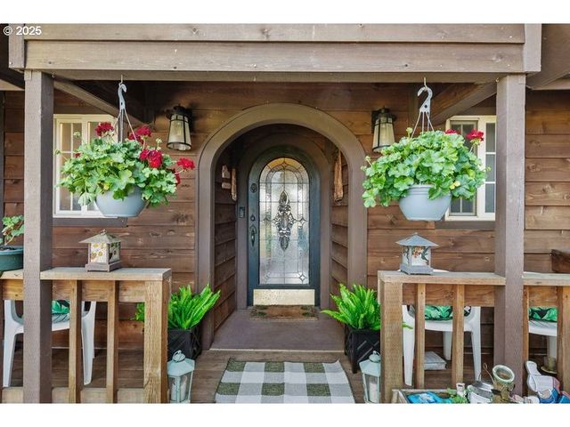 527 W 4TH St, Coquille, OR 97423