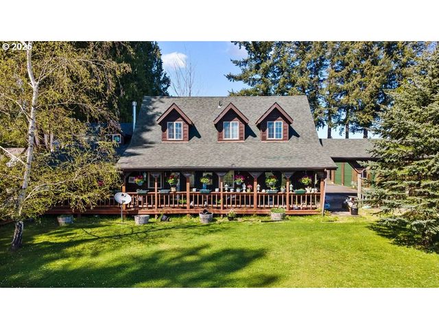 527 W 4TH St, Coquille, OR 97423