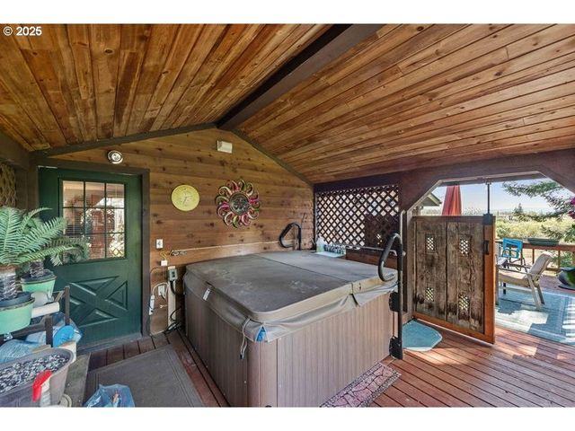 527 W 4TH St, Coquille, OR 97423