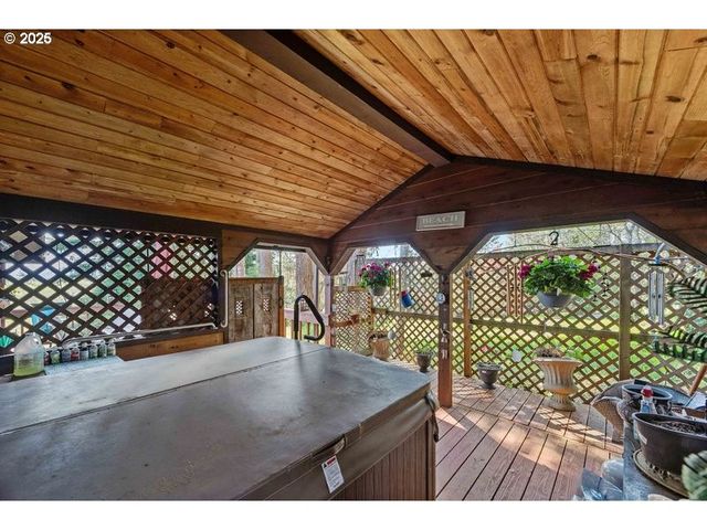 527 W 4TH St, Coquille, OR 97423