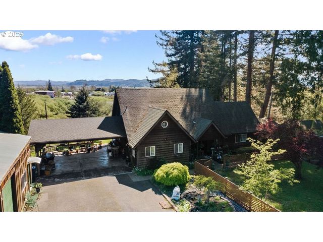 527 W 4TH St, Coquille, OR 97423