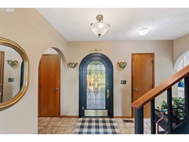 527 W 4TH St, Coquille, OR 97423