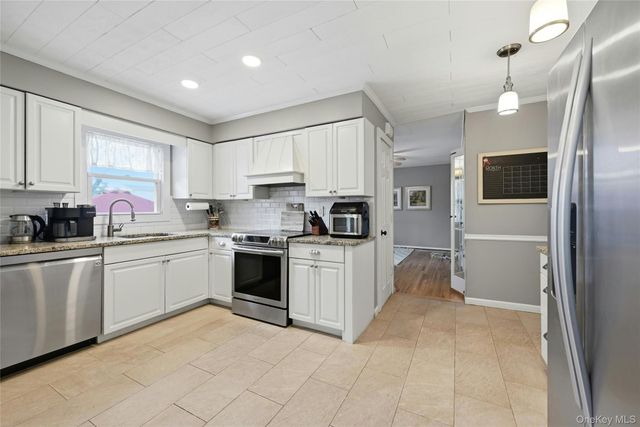 6 Butler Place, Northport, NY 11768