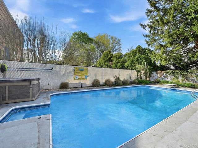 6 Butler Place, Northport, NY 11768