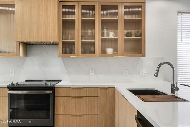 1084 E SUSAN Lane, Tempe, AZ 85288