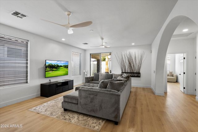 1084 E SUSAN Lane, Tempe, AZ 85288