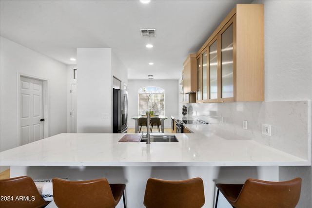 1084 E SUSAN Lane, Tempe, AZ 85288